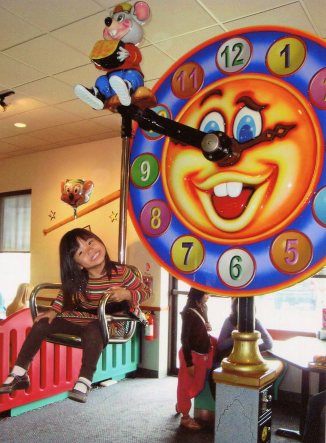 5 Tips for Surviving a Visit to Chuck E. Cheese MomOf6