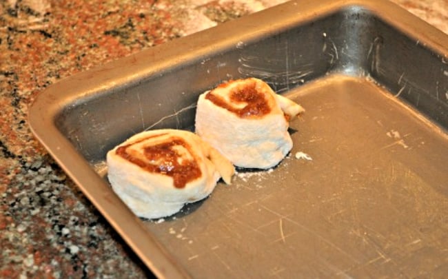 How to bake cinnamon rolls