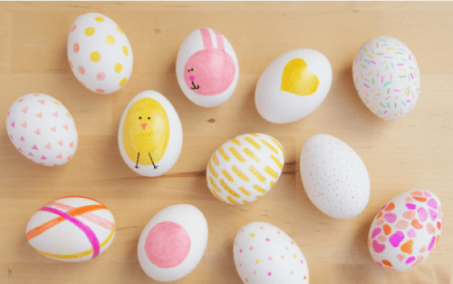 Looking for some ideas for simple Easter eggs that look amazing- but don't require a lot of mess, time, or supplies? Here are 10 awesome ways to decorate Easter Eggs!
