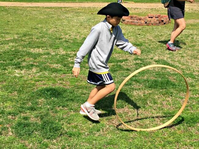 things to do in Williamsburg with kids: play like the colonists