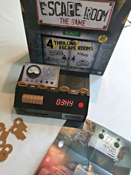 Escape room game with chrono decoder